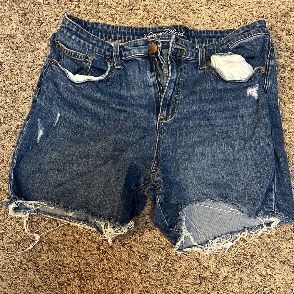 VGUC Universal Thread jean shorts. Size 14/32